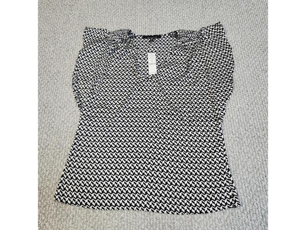 White House Black Market Women's Black and White Geometric Print Top Size S NWT